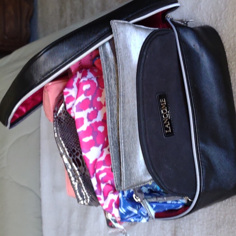 Lancombe travel case with Eiffel tower zipper and 13 pouches NWOT